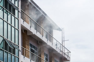 Incendio en un edificio.