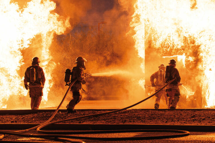 Bomberos en un incendios, PCI