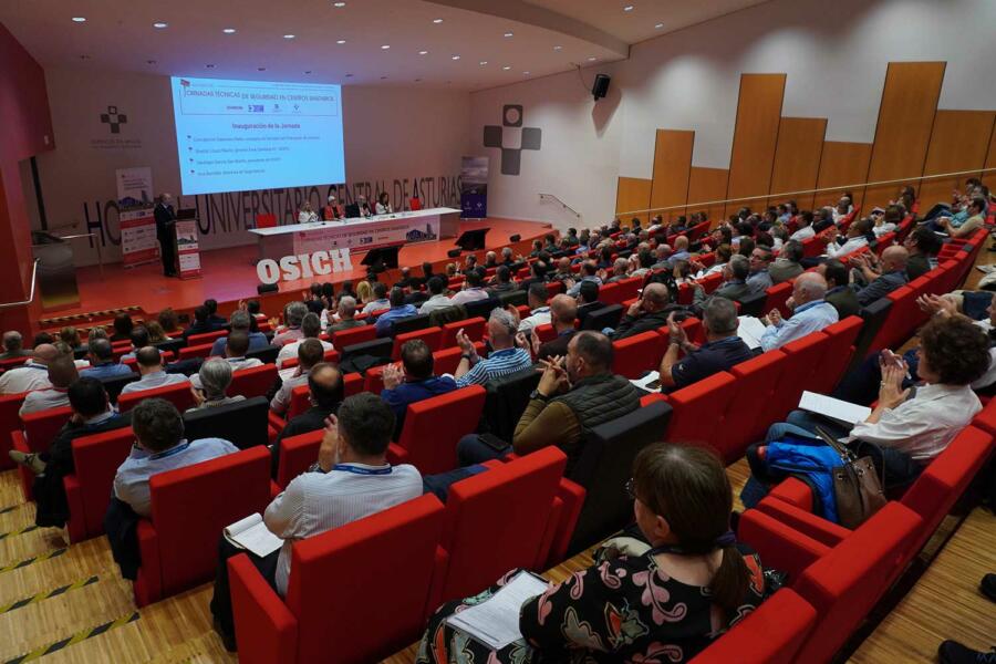 Auditorio lleno de la 12ª Jornada de Seguridad en Centros Sanitarios.